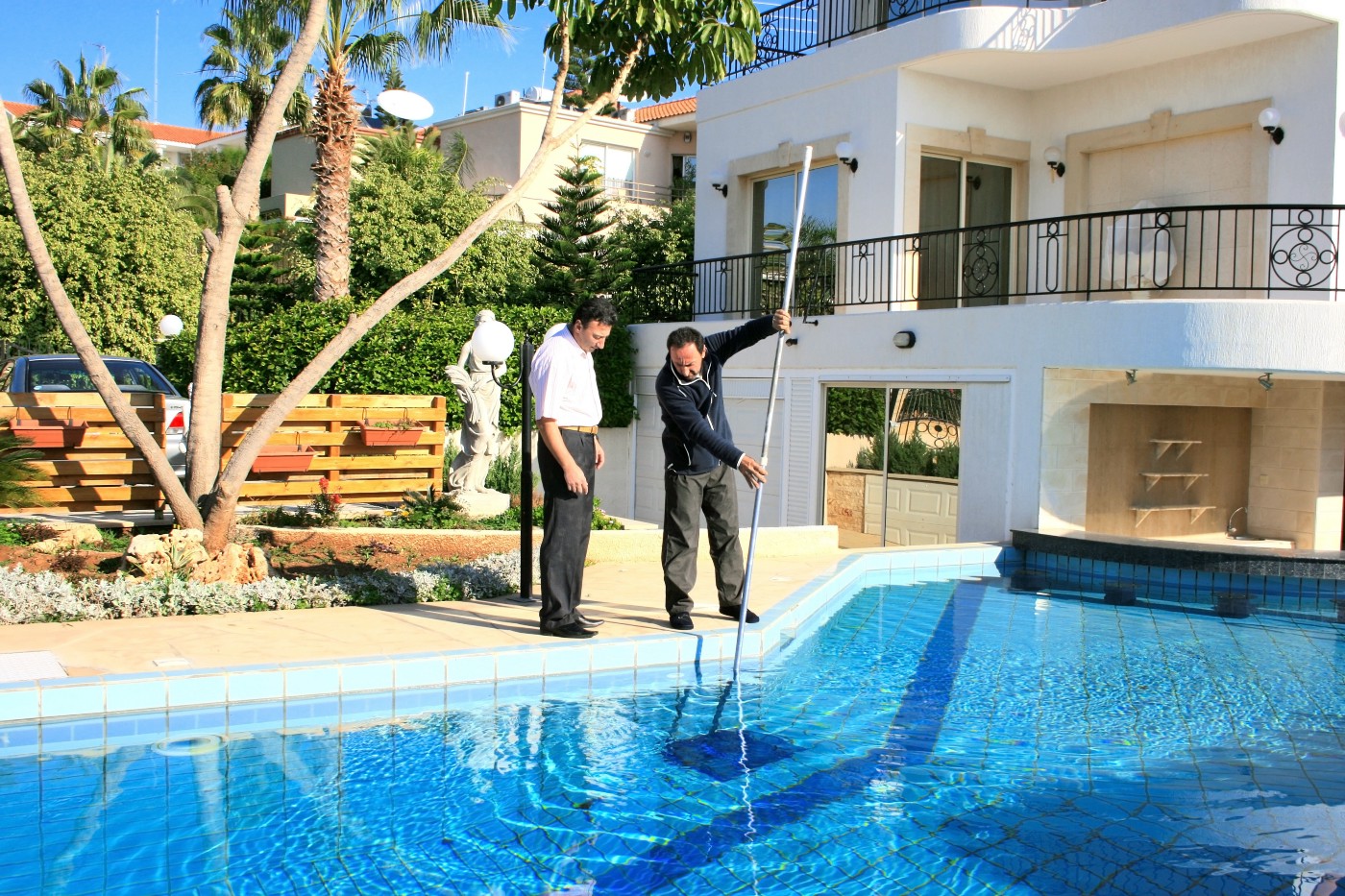 Pool Builder and Pool Owner: A Harmonious Relationship